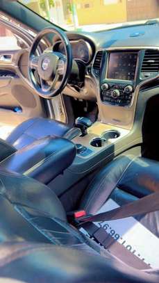 Jeep Grand Cherokee image 4