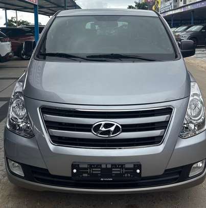 Hyundai Starex van 12 places Full options image 4
