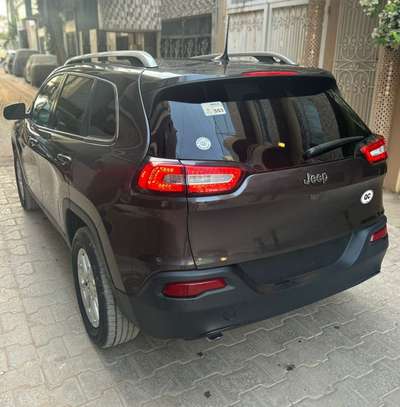 Jeep Cherokee image 4
