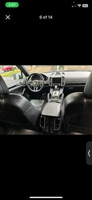 Porsche Cayenne 2017 platinum edition image 5