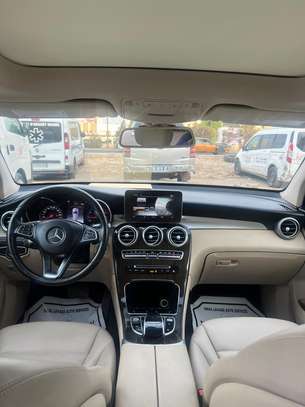 Mercedes-Benz GLC 300 image 2