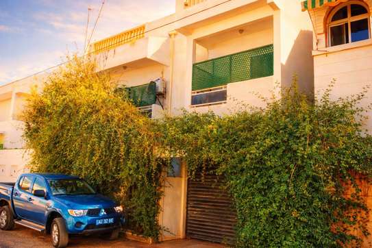 Charmante villa  R+1 a vendre à la Cité Djily Mbaye image 1