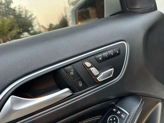 Mercedes GLA 250 image 4
