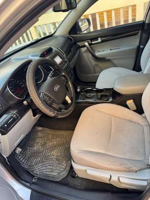 kia sorento image 4