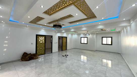 Belle villa R+3 aux Mamelles Cité Touba Renaissance image 9