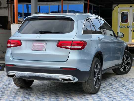Mercedes benz image 5
