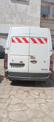 Renault Master utilitaire blanc robuste et spacieux image 3