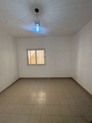 F4 À LOUER image 4