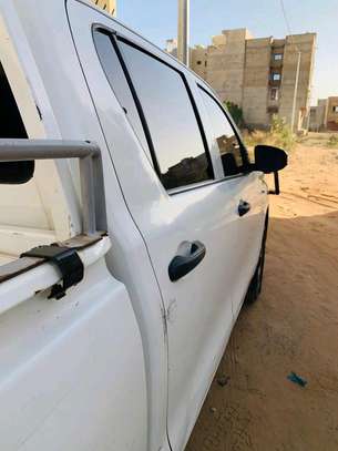 Toyota Hilux image 6