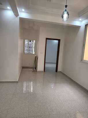 Villa F6 R+1 à Mermoz image 2
