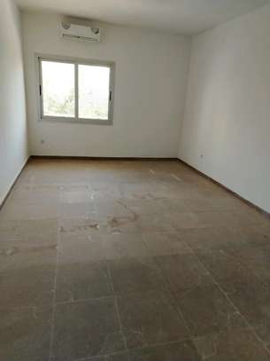 BEL APPARTEMENT F4 À LOUER AUX ALMADIES image 7