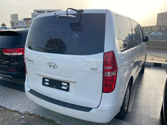 Hyundai Starex 12 places image 3