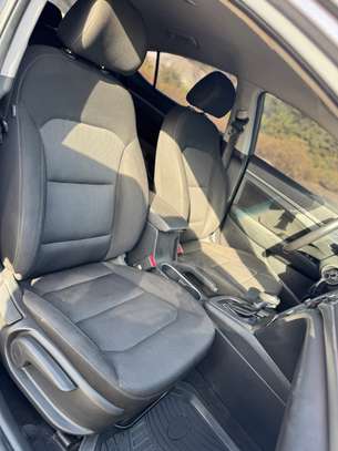 Hyundai Elantra 2017 automatique essence image 9