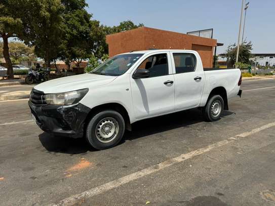 LOCATION TOYOTA HILUX PICK UP image 2