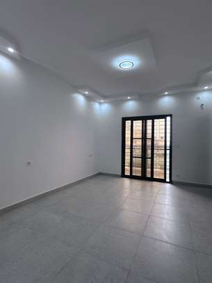 Appartement f4 neuf et spacieux  à louer à Yoff aéroport image 6