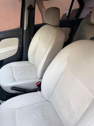 Renault symbol 2019 image 6