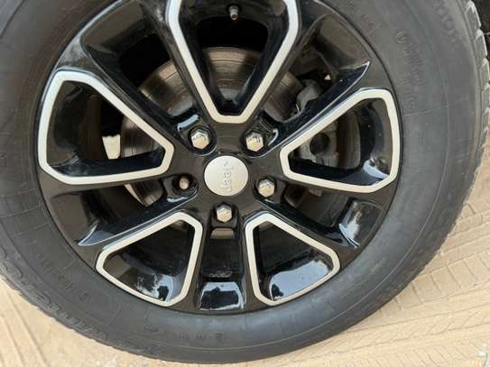 Jeep grand Cherokee submitt image 4