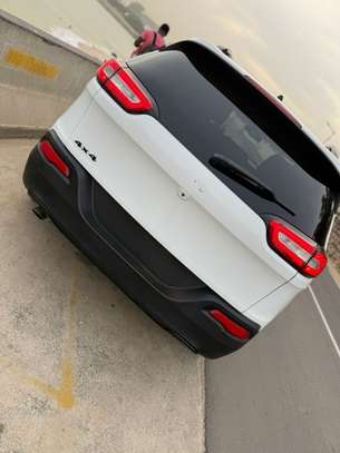 Jeep Cherokee image 6