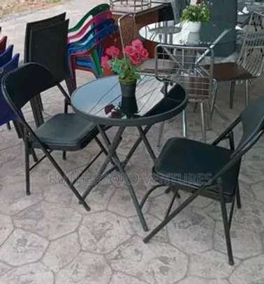 Table tête à tête avec 2 chaises pliables image 3