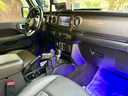 Jeep wrangler Sahara Blackhawk image 10