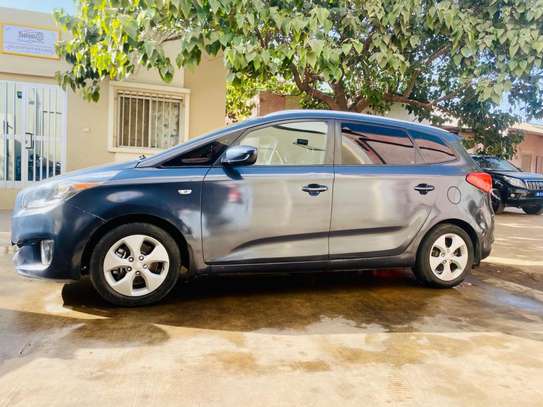 Kia Rondo image 1