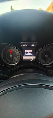 MERCEDES GLA 200d image 7