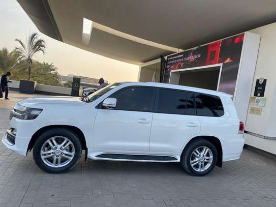 Toyota Land Cruiser image 3