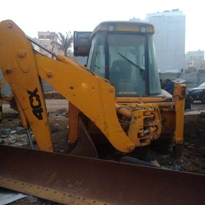 JCB 4CX grand modèle à Vendre moteur à changer image 2