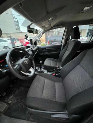 Location pick-up Toyota Hilux nouveau modèle by cfao image 5