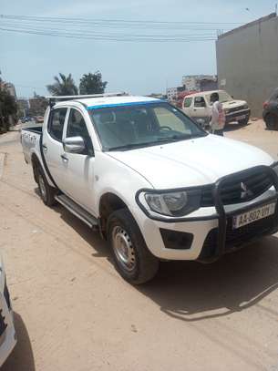 Mitsubishi l200 image 8