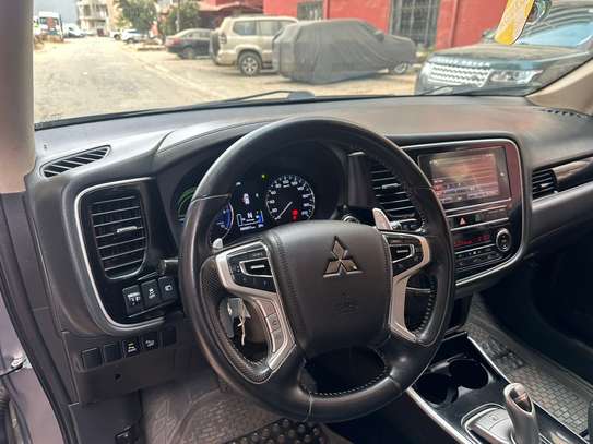Mitsubishi outlander hybrid année 2019 image 8