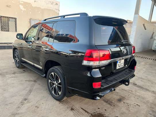 Toyota land cruiser 2020 image 6