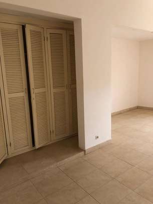 Appartement à louer almadies image 3