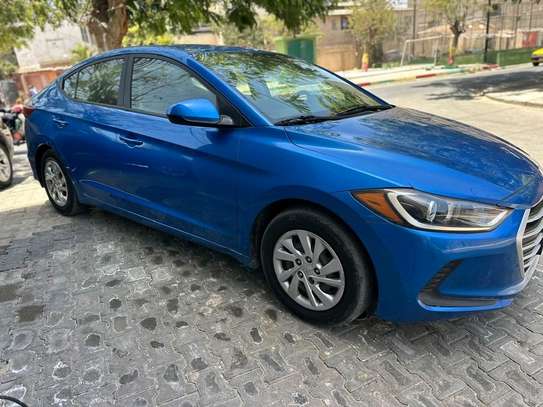 Hyundai Elantra Manuelle Essence image 1