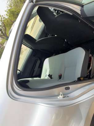 Toyota Prius hybride 2017 image 7