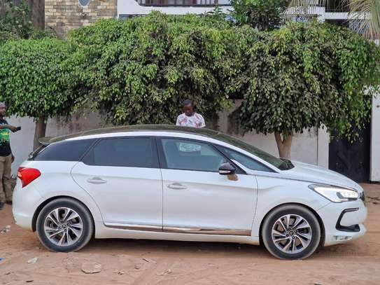 Citroën DS5 année 2018 image 13