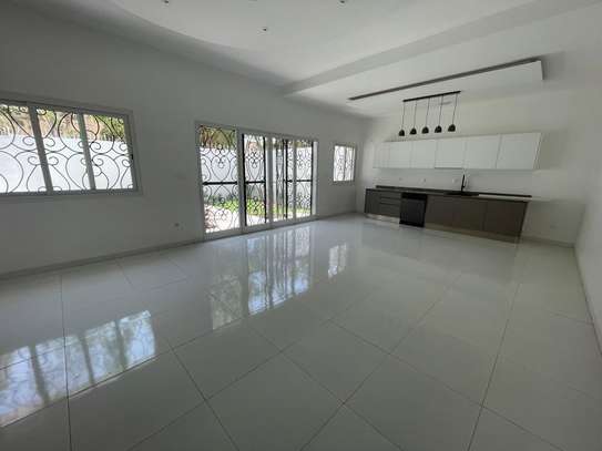 Loft /villa à louer aux Almadies image 5