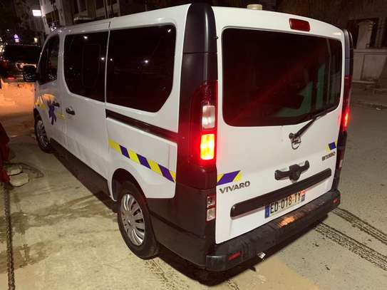Ambulance Opel vivaro image 3