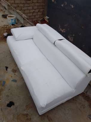 Canape 7 places + 1 tape à bon état image 1