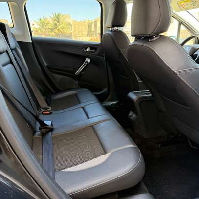 Peugeaut 2008 diesel manuel année 2016 image 8