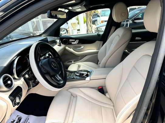 Mercedes-Benz GLC300 image 8