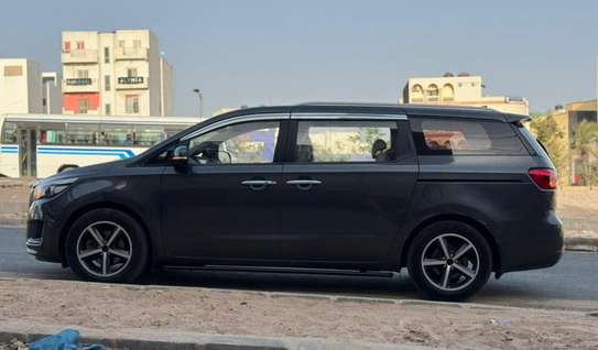 kia carnaval 11place image 4