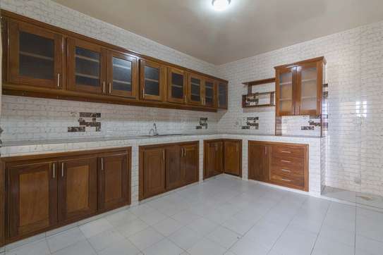 Villa R+2 à Tivaouane Peulh, titre foncier image 14