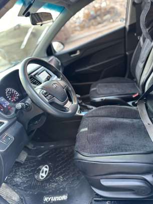 Hyundai accent image 5