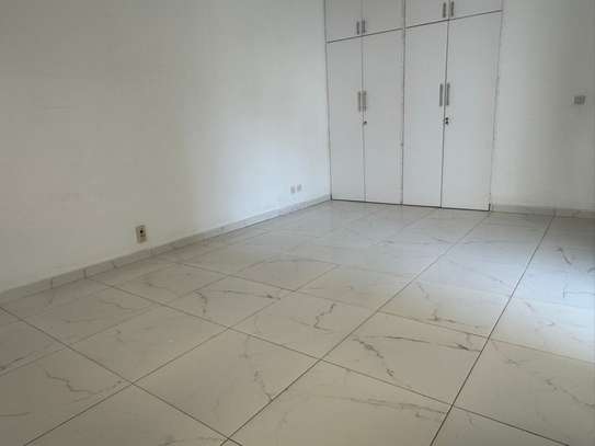 Villa F8 R+1 à Ngor-Almadies image 2