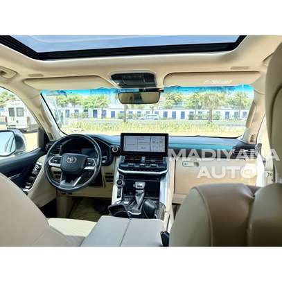 Toyota Land Cruiser 2022 image 5