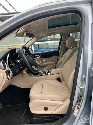 Mercedes benz image 3