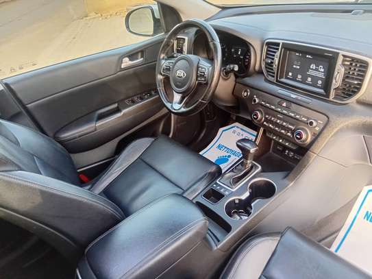 Kia Sportage EX image 9