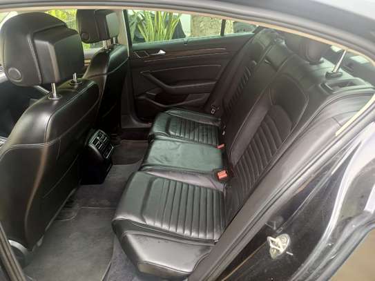 Volkswagen Passat Berline Noir confort et performance image 8