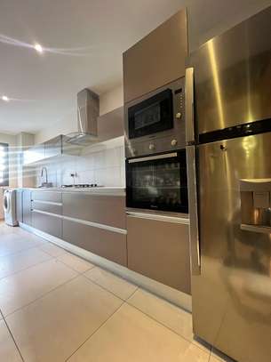 Plateau appartement 2 chambres salon meuble à louer image 6